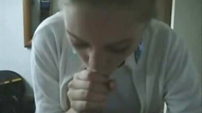 Dječak je dobio vruće sisanje iznenađenje od svoje droljaste susjede