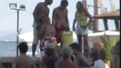 Zapanjujuća djevojka crnka jaše tvrdi kurac